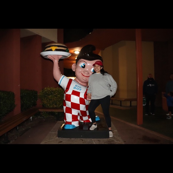 Meet your Posher, Madison - Picture 1 of 1